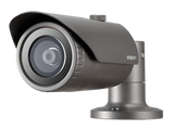 Hanwha - QNO-7022R - Wisenet Q network outdoor vandal bullet camera, 4MP @30fps, 4mm fixed focal lens (78°), triple codec H.265/H.264/MJPEG with Wisestream II, 120dB WDR, IR LEDs range 82', motion detection, tampering, defocus detection, hallway View