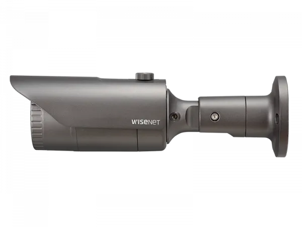 Hanwha - QNO-7032R - Wisenet Q network outdoor vandal bullet camera, 4MP @30fps, 6mm fixed focal lens (49°), triple codec H.265/H.264/MJPEG with Wisestream II, 120dB WDR, IR LEDs range 98', motion detection, tampering, defocus detection, hallway View