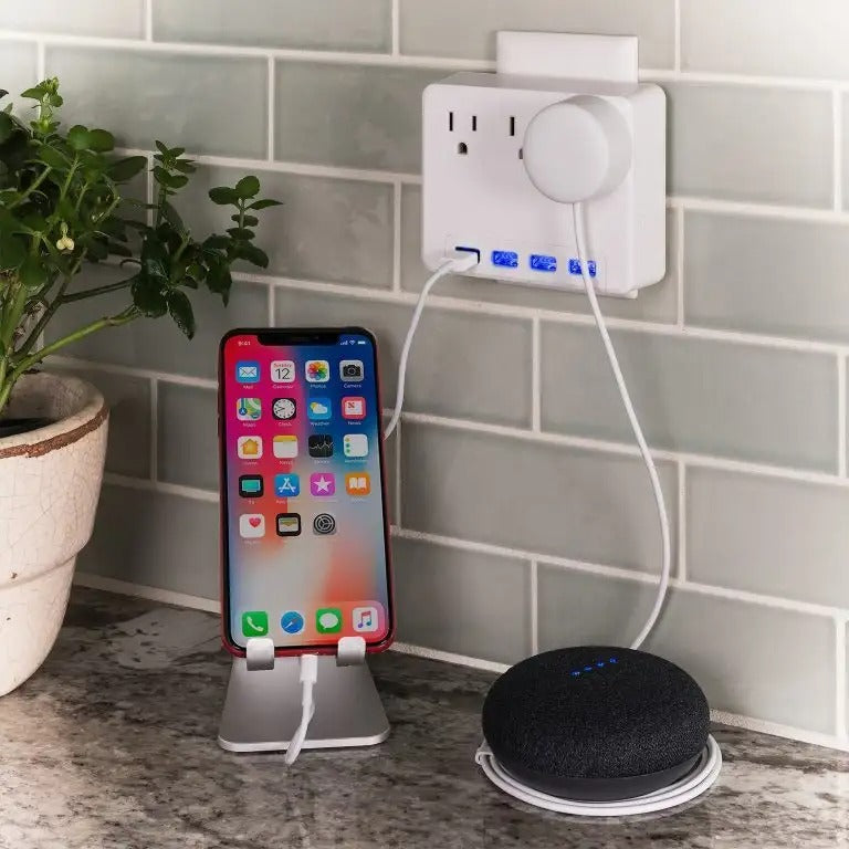 Cyber Power - P3WU - 3 AC Outlet Wall Tap 125V with 4 Lighted 4.2A USB Charging Ports 